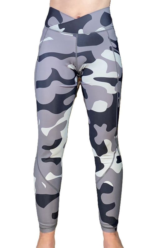 Ladies Camo Leggings w/ Pockets image 0